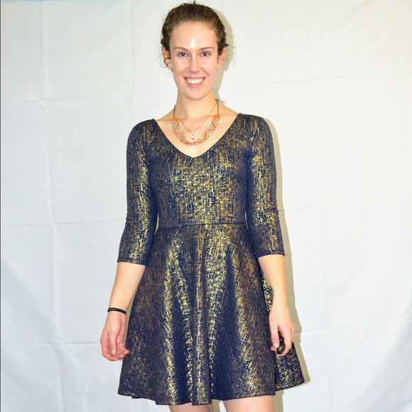Dresses & Skirts - Navy & Gold 3/4 sleeve stretch skater dress XS